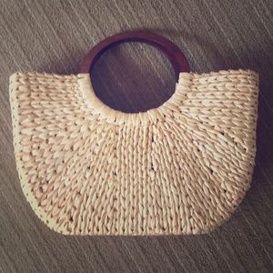 Wicker tote